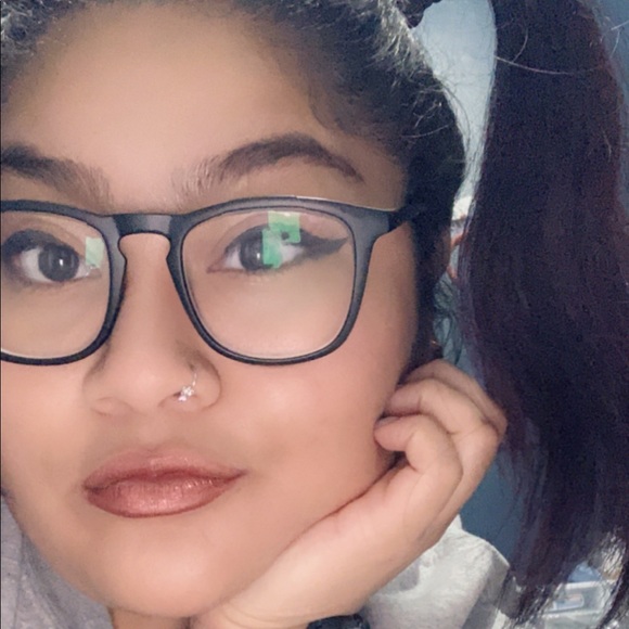 Meet your Posher, Rebecca - Picture 1 of 1